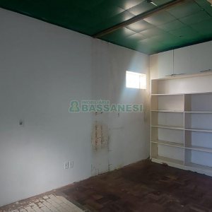 Casa com 600m², 6 dormitórios, 2 vagas, no bairro Pio X em Caxias do Sul para Alugar