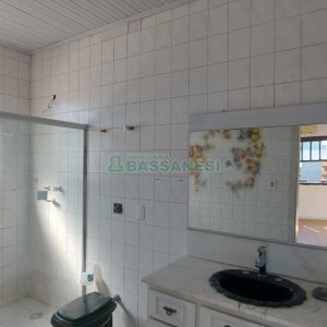 Casa com 600m², 6 dormitórios, 2 vagas, no bairro Pio X em Caxias do Sul para Alugar