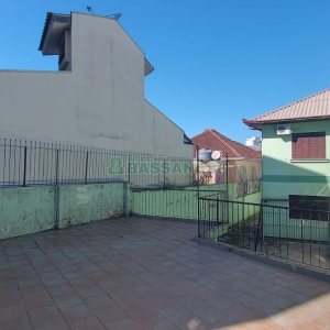 Casa com 600m², 6 dormitórios, 2 vagas, no bairro Pio X em Caxias do Sul para Alugar