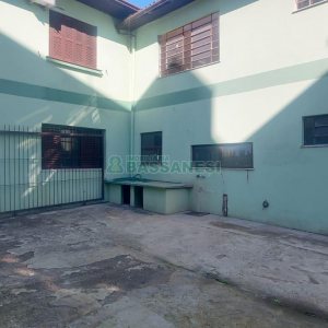 Casa com 600m², 6 dormitórios, 2 vagas, no bairro Pio X em Caxias do Sul para Alugar