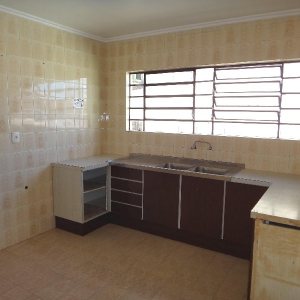 Casa com 600m², 6 dormitórios, 2 vagas, no bairro Pio X em Caxias do Sul para Alugar
