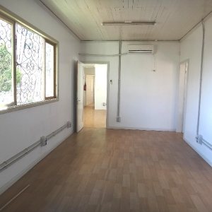 Casa com 600m², 6 dormitórios, 2 vagas, no bairro Pio X em Caxias do Sul para Alugar