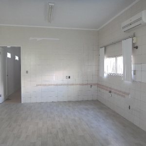Casa com 600m², 6 dormitórios, 2 vagas, no bairro Pio X em Caxias do Sul para Alugar