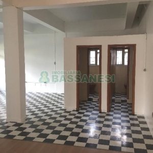 Loja com 140m², 1 vaga, no bairro São Pelegrino em Caxias do Sul para Alugar