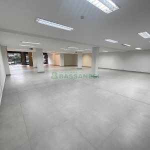 Loja com 720m², no bairro São Pelegrino em Caxias do Sul para Alugar