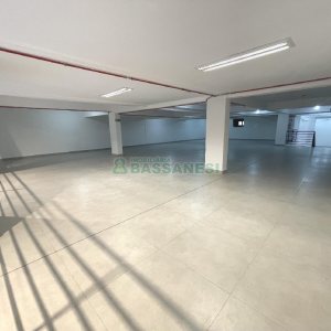 Loja com 720m², no bairro São Pelegrino em Caxias do Sul para Alugar