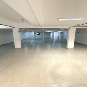 Loja com 720m², no bairro São Pelegrino em Caxias do Sul para Alugar