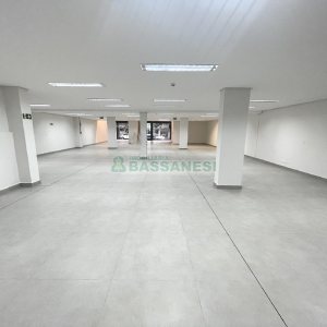 Loja com 720m², no bairro São Pelegrino em Caxias do Sul para Alugar