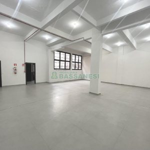 Loja com 720m², no bairro São Pelegrino em Caxias do Sul para Alugar