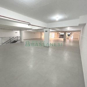 Loja com 720m², no bairro São Pelegrino em Caxias do Sul para Alugar