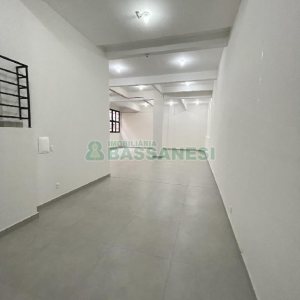 Loja com 720m², no bairro São Pelegrino em Caxias do Sul para Alugar