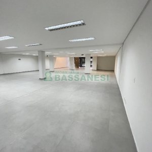 Loja com 720m², no bairro São Pelegrino em Caxias do Sul para Alugar