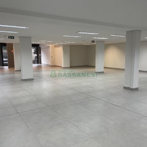 Loja com 720m², no bairro São Pelegrino em Caxias do Sul para Alugar