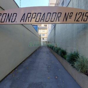 Apto Mobiliado com 62m², 2 dormitórios, 1 vaga, no bairro Centro em Caxias do Sul para Comprar