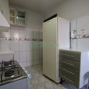 Apto Mobiliado com 62m², 2 dormitórios, 1 vaga, no bairro Centro em Caxias do Sul para Comprar