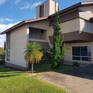 Casa Comercial com 458m², 2 dormitórios, 2 vagas, no bairro Cinqüentenário em Caxias do Sul para Comprar