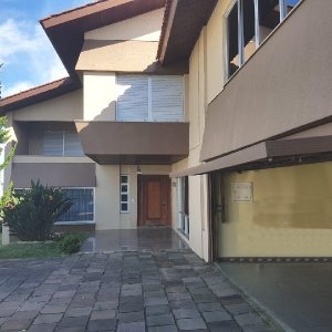 Casa Comercial com 458m², 2 dormitórios, 2 vagas, no bairro Cinqüentenário em Caxias do Sul para Comprar