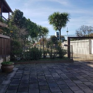 Casa Comercial com 458m², 2 dormitórios, 2 vagas, no bairro Cinqüentenário em Caxias do Sul para Comprar