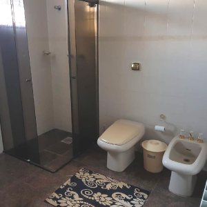 Casa Comercial com 458m², 2 dormitórios, 2 vagas, no bairro Cinqüentenário em Caxias do Sul para Comprar