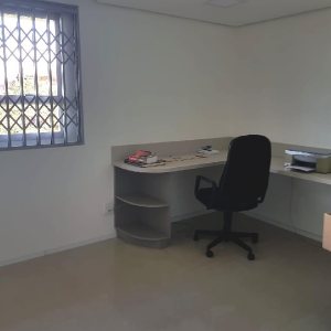 Casa Comercial com 458m², 2 dormitórios, 2 vagas, no bairro Cinqüentenário em Caxias do Sul para Comprar