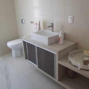 Casa Comercial com 458m², 2 dormitórios, 2 vagas, no bairro Cinqüentenário em Caxias do Sul para Comprar