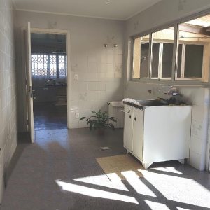 Casa Comercial com 458m², 2 dormitórios, 2 vagas, no bairro Cinqüentenário em Caxias do Sul para Comprar
