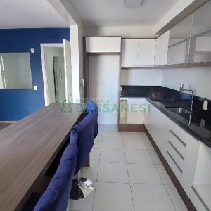 Apto Mobiliado com 81m², 3 dormitórios, 2 vagas, no bairro De Lazzer em Caxias do Sul para Comprar