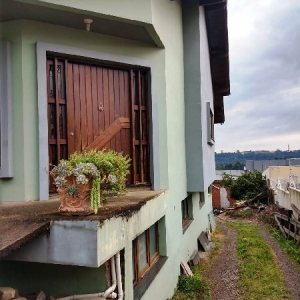 Casa com 220m², 3 dormitórios, 3 vagas, no bairro Santa Lúcia em Caxias do Sul para Comprar