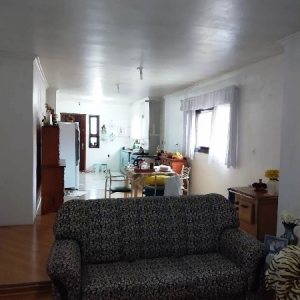Casa com 220m², 3 dormitórios, 3 vagas, no bairro Santa Lúcia em Caxias do Sul para Comprar