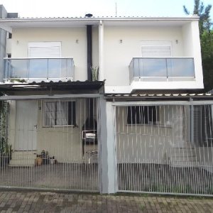 Sobrado com 47m², 2 dormitórios, 1 vaga, no bairro Desvio Rizzo em Caxias do Sul para Comprar