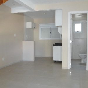 Sobrado com 47m², 2 dormitórios, 1 vaga, no bairro Desvio Rizzo em Caxias do Sul para Comprar