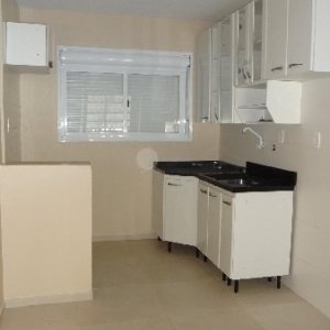 Sobrado com 47m², 2 dormitórios, 1 vaga, no bairro Desvio Rizzo em Caxias do Sul para Comprar