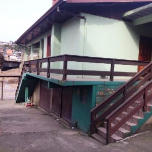 Casa com 218m², 5 dormitórios, 1 vaga, no bairro Santa Fé em Caxias do Sul para Comprar