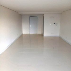 Sala com 42m², no bairro Panazzolo em Caxias do Sul para Comprar