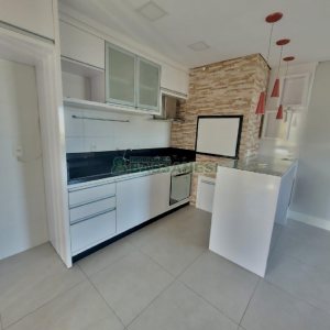Apartamento com 81m², 2 dormitórios, 2 vagas, no bairro Vila Horn em Caxias do Sul para Comprar