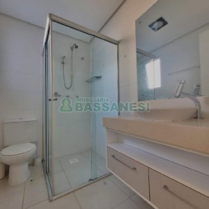 Apartamento com 81m², 2 dormitórios, 2 vagas, no bairro Vila Horn em Caxias do Sul para Comprar
