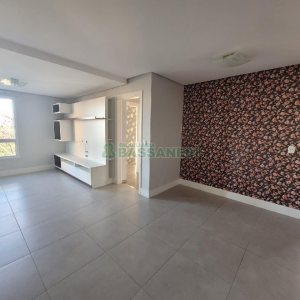 Apartamento com 81m², 2 dormitórios, 2 vagas, no bairro Vila Horn em Caxias do Sul para Comprar