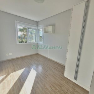 Apartamento com 81m², 2 dormitórios, 2 vagas, no bairro Vila Horn em Caxias do Sul para Comprar