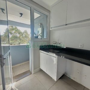 Apartamento com 81m², 2 dormitórios, 2 vagas, no bairro Vila Horn em Caxias do Sul para Comprar