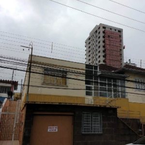 Casa com 200m², 3 dormitórios, 2 vagas, no bairro Rio Branco em Caxias do Sul para Comprar