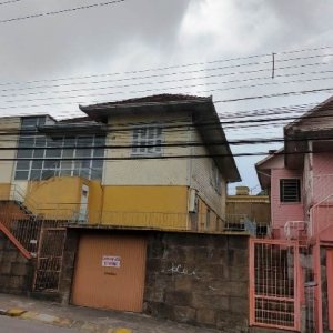 Casa com 200m², 3 dormitórios, 2 vagas, no bairro Rio Branco em Caxias do Sul para Comprar
