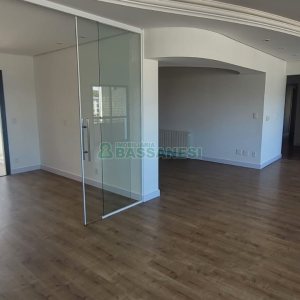 Apartamento com 195m², 3 dormitórios, 4 vagas, no bairro Centro em Caxias do Sul para Comprar