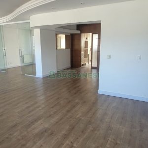 Apartamento com 195m², 3 dormitórios, 4 vagas, no bairro Centro em Caxias do Sul para Comprar