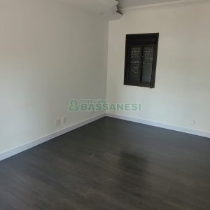 Apartamento com 195m², 3 dormitórios, 4 vagas, no bairro Centro em Caxias do Sul para Comprar