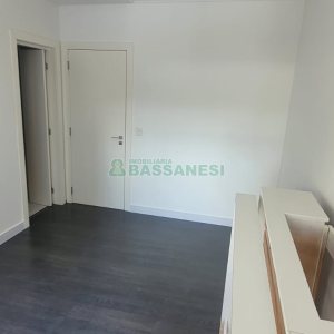 Apartamento com 195m², 3 dormitórios, 4 vagas, no bairro Centro em Caxias do Sul para Comprar