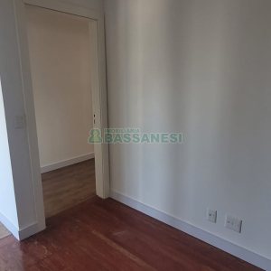 Apartamento com 195m², 3 dormitórios, 4 vagas, no bairro Centro em Caxias do Sul para Comprar