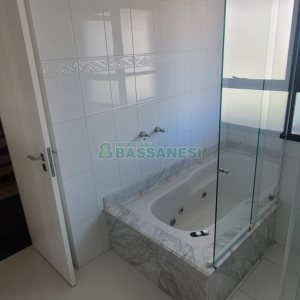 Apartamento com 195m², 3 dormitórios, 4 vagas, no bairro Centro em Caxias do Sul para Comprar