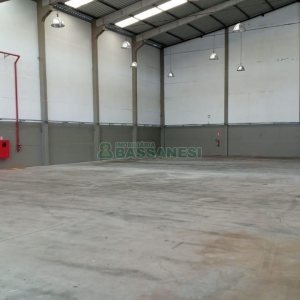 Pavilhão com 1294m², no bairro Cinqüentenário em Caxias do Sul para Alugar