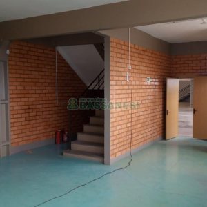 Pavilhão com 1294m², no bairro Cinqüentenário em Caxias do Sul para Alugar