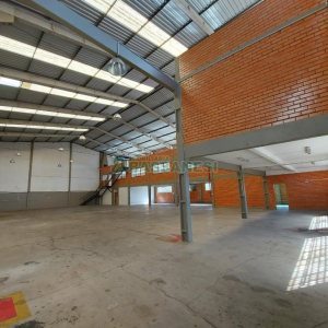 Pavilhão com 1294m², no bairro Cinqüentenário em Caxias do Sul para Alugar